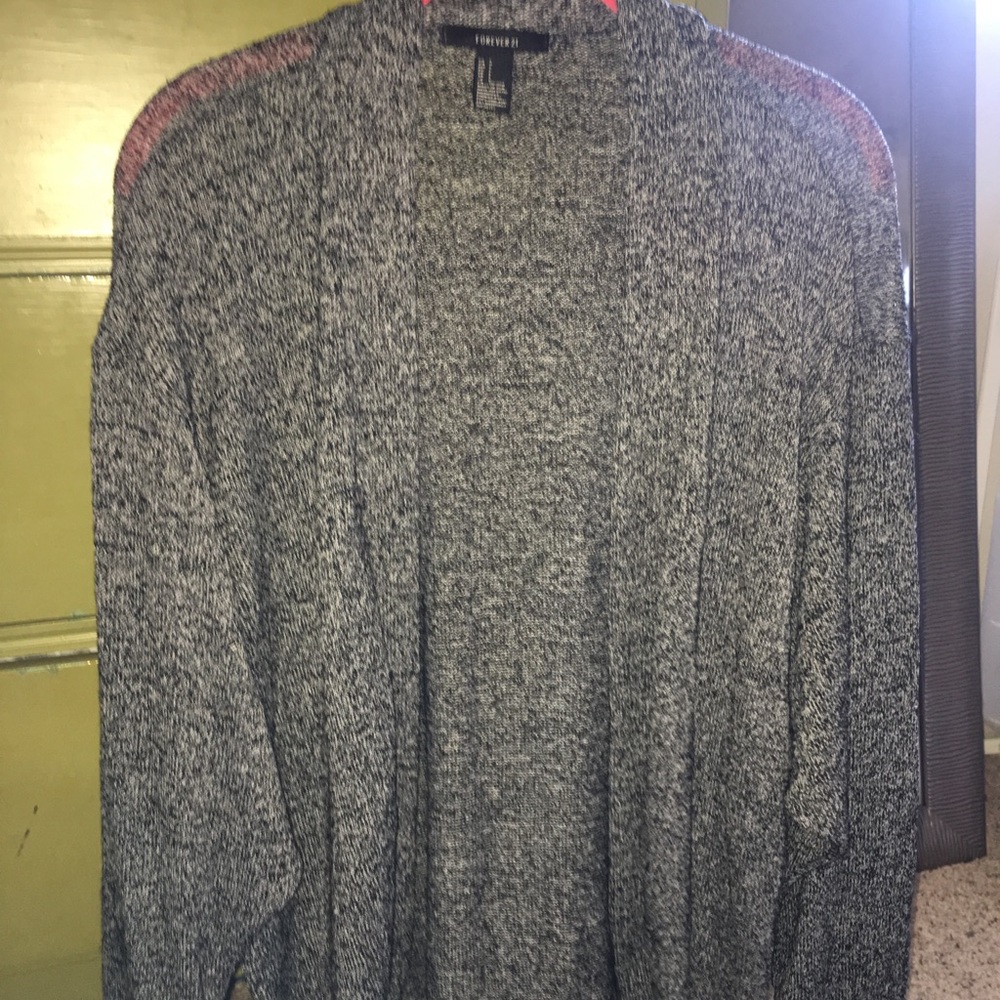 BRAND: Forever 21 Cardigan sweater
